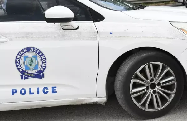 Χειροπέδες στον διοικητή του αστυνομικού τμήματος στην Ίο  - Ζητούσε λεφτά από μπαρ για να μην κάνει έλεγχο