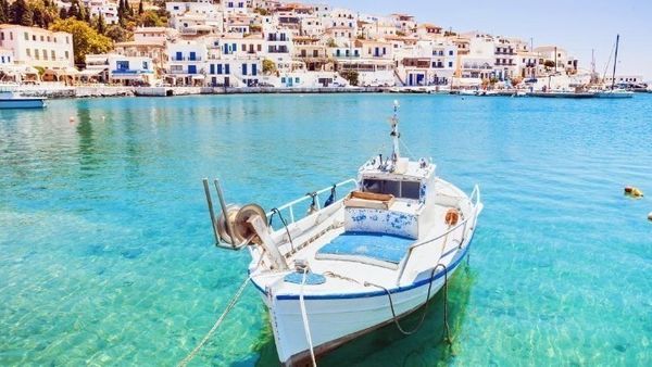 Ένα στα 10 εξοχικά (12,3%) στην Ελλάδα αγοράστηκαν εφέτος από ομογενείς