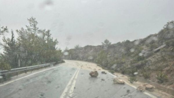 Ρόδος: Πλημμύρες και κατολισθήσεις λόγω της κακοκαιρίας