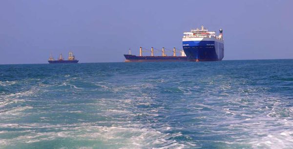 Νέες επιθέσεις Χούθι σε πλοία – ΗΠΑ και Βρετανία κατηγορούν το Ιράν για εμπλοκή του