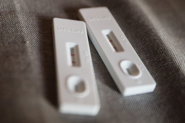 Σε έξαρση ο κορονοϊός: «Συναγερμός» από τον ΕΟΔΥ - Μαγιορκίνης: Έχουμε πάνω από 1.500 ασθενείς στα νοσοκομεία