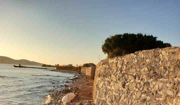 Παράνομες εργασίες στην ακτογραμμή στην περιοχή της Βαγιάς