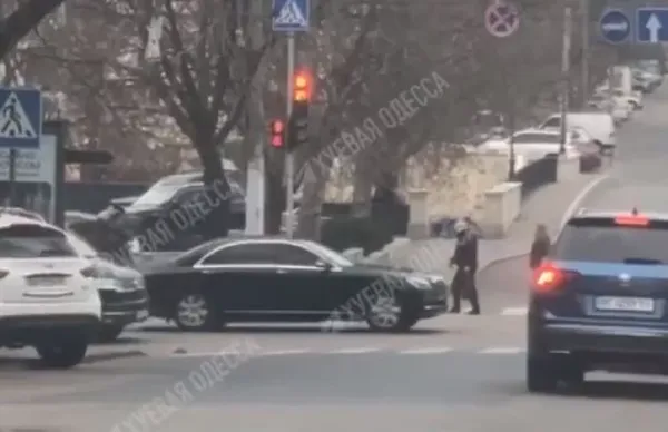 Έκρηξη στην Οδησσό, κοντά στην αυτοκινητοπομπή Μητσοτάκη - Κυβερνητικές πηγές: Κανένα θέμα με την ασφάλεια του πρωθυπουργού