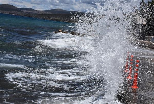 Βροχές και καταιγίδες στο μεγαλύτερο μέρος της χώρας - Mέχρι 8 μποφόρ στις Κυκλάδες