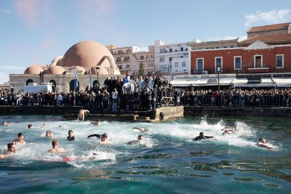 Θεοφάνεια: Ο ελληνισμός γιορτάζει σε όλη την οικουμένη τη μεγάλη γιορτή της Χριστιανοσύνης