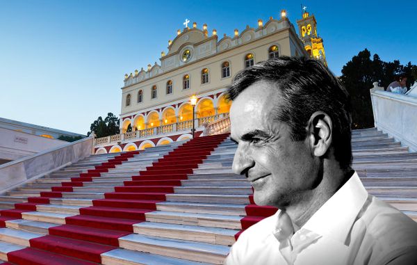 Γύρισε την πλάτη ο πρωθυπουργός στις… βδέλλες της Τήνου –