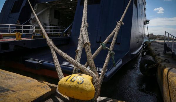 Δεμένα τα πλοία σε Πειραιά, Ραφήνα και Λαύριο λόγω ισχυρών ανέμων – Ποια δρομολόγια δεν εκτελούνται