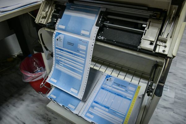 ΑΑΔΕ: Σήμερα η αυτόματη υποβολή των προσυμπληρωμένων δηλώσεων