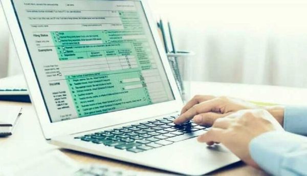 Φορολογικές δηλώσεις: «Φουσκωμένα» κατά 14,4 δισεκ. ευρώ είναι τα εισοδήματα του 2023