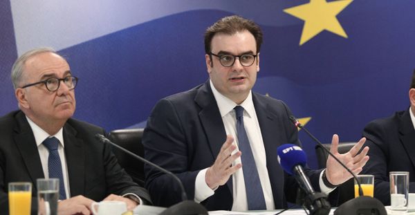 Μπαράζ μεταρρυθμίσεων από το ΥΠΟΙΚ