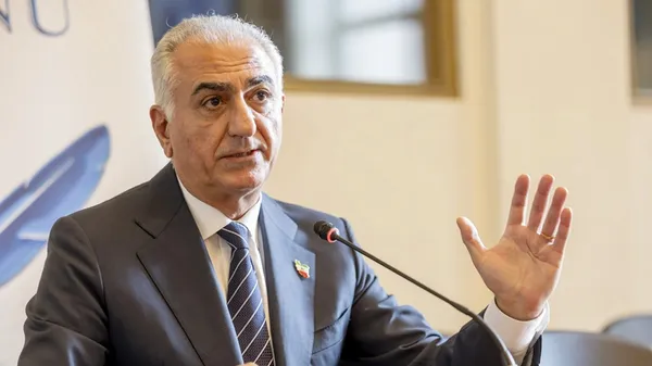 Ρεζά Παχλαβί: Καταρρέει το καθεστώς στο Ιράν, να ξεσηκωθεί ο κόσμος, λέει ο γιος του Σάχη