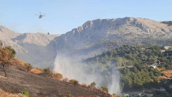 Μηνύματα 112 στη Χίο - Στη μάχη με τις φλόγες η Πυροσβεστική