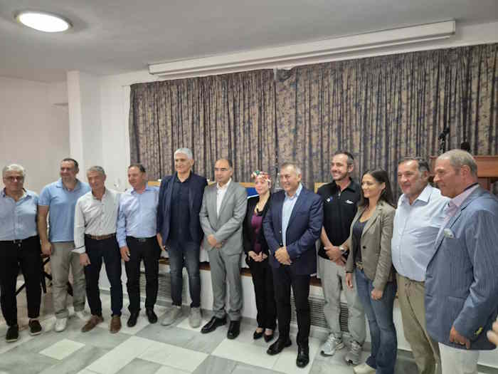 Επίσκεψη Βρούτση και Ολυμπιονικών στην Πάρο - Ανακοινώθηκαν σημαντικά αθλητικά έργα για το νησί