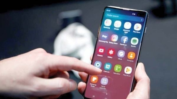 «Κόφτης» στα social media για παιδιά κάτω των 15 ετών