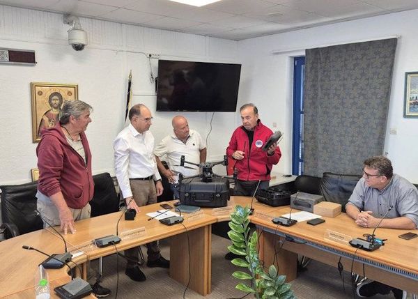 Η παράδοση drone από τον Δήμο Πάρου στην Ελληνική Ομάδα Διάσωσης – Παράρτημα Δυτικών Κυκλάδων