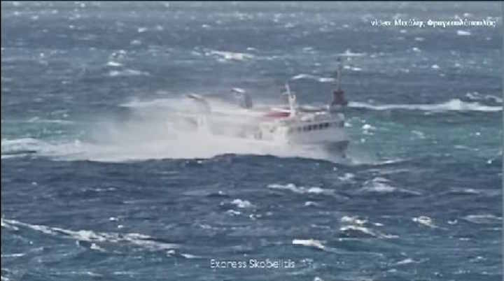 Βίντεο: Η «μάχη» του Σκοπελίτη με τα κύματα στο Αιγαίο