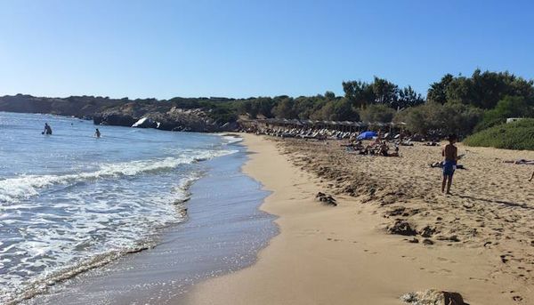 Υπογραφή συμβάσεων για τη ναυαγοσωστική κάλυψη στις παραλίες Παράσπορος και Φάραγγα