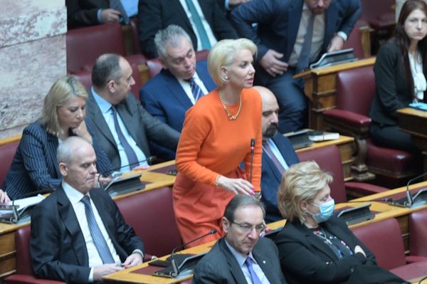 Παρέμβαση της Κατερίνας Μονογυιού για τα προβλήματα ηλεκτροδότησης στην Ίο