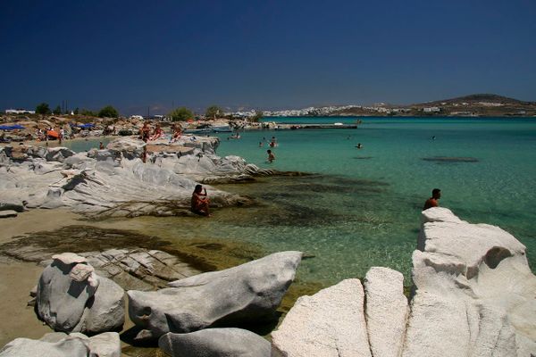 Πάρος: "Ξεπαγώνει" το πεντάστερο στις Κολυμπήθρες – Αντιδρούν Δήμος και κάτοικοι