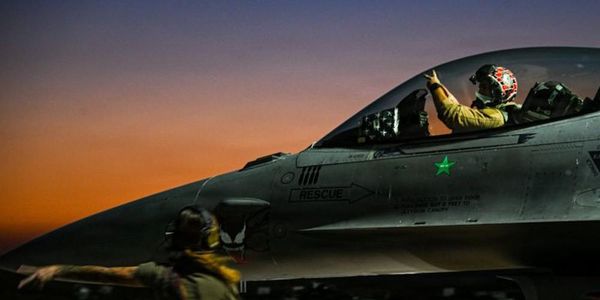 Αμερικανικά πλήγματα στο Ιράν ως «αντίποινα» για τους νεκρούς στρατιωτικούς