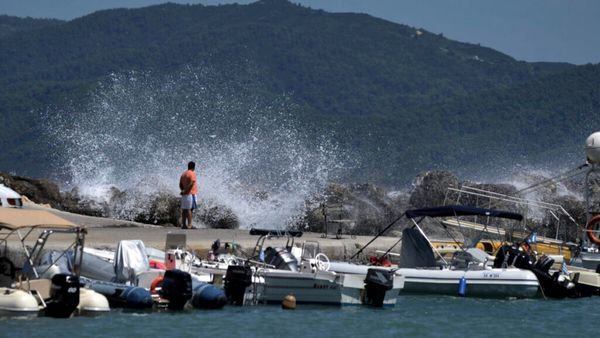 Καιρός: Τριήμερο με υψηλές θερμοκρασίες και ισχυρά μελτέμια